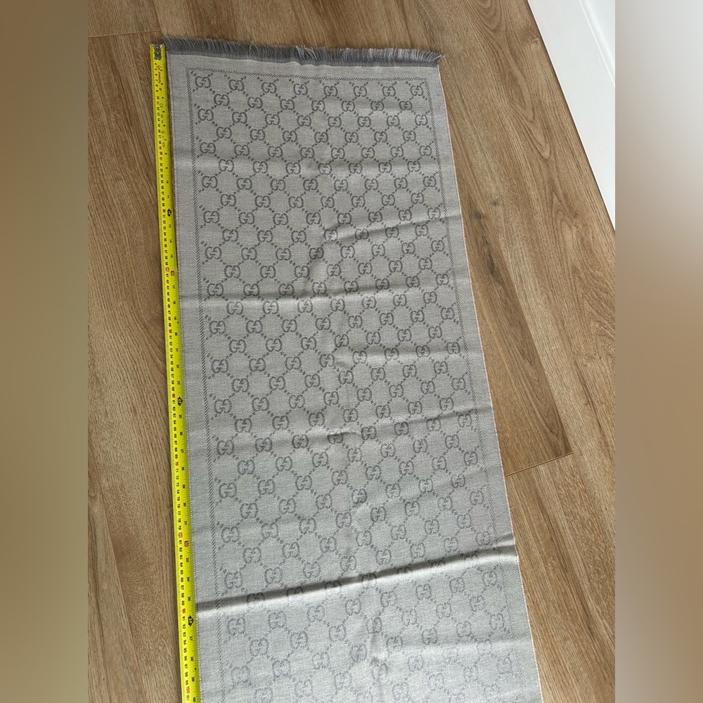 Gucci Monogram Scarf - Picture 6 of 7